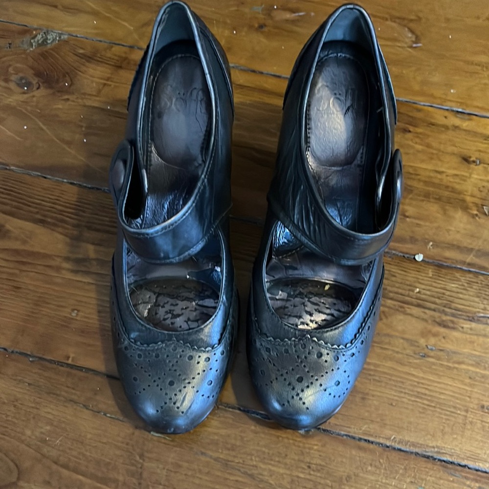 Sofft Mary Jane heels size 8